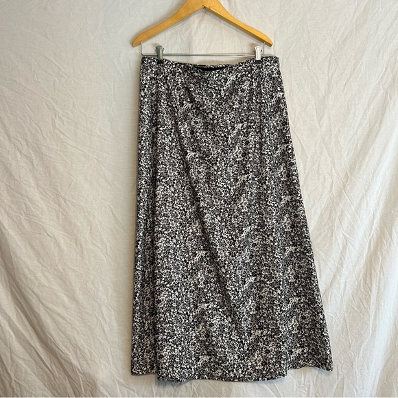 Christopher & Banks Floral Womens Size 16 Black & White A Line Lite Stretch - Picture 1 of 9